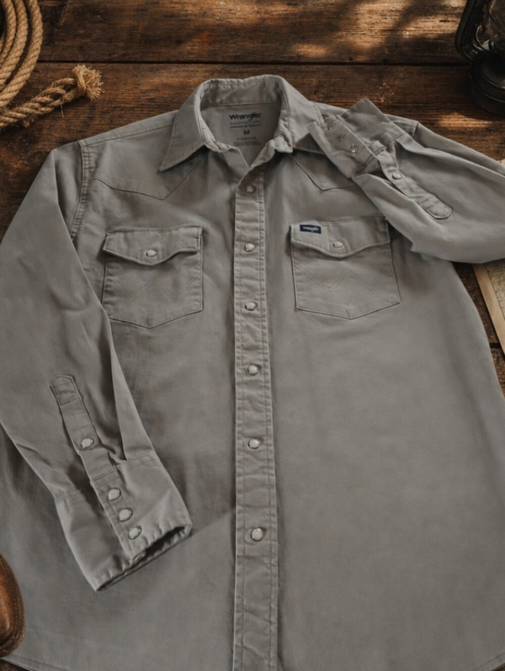 Wrangler size Medium Mens Rugged shirt
